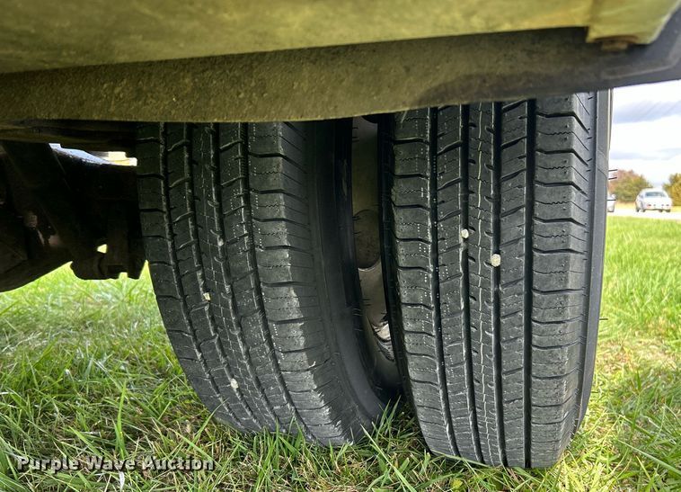 image for item NR9305 2006 Isuzu NPR  tow truck