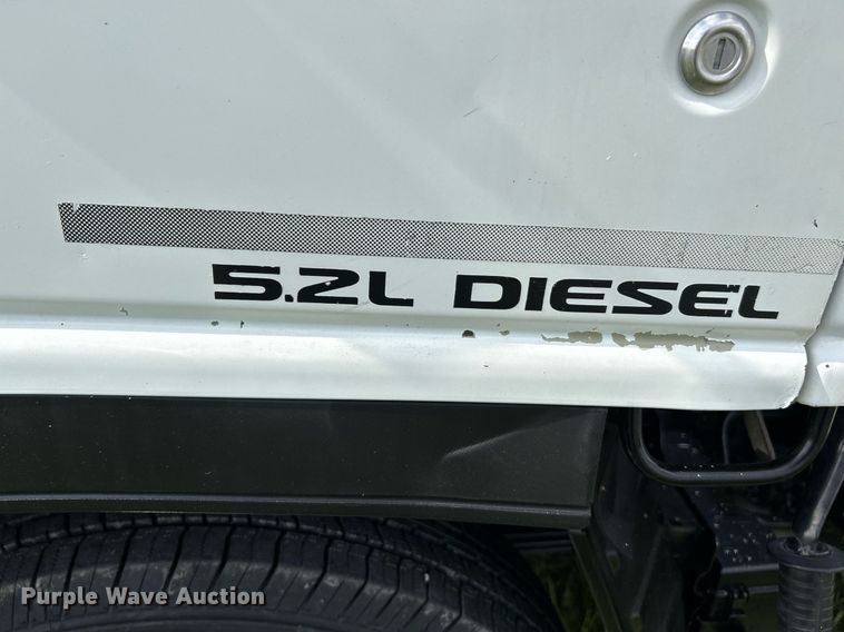 image for item NR9305 2006 Isuzu NPR  tow truck