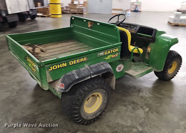image for item NT9755 2001 John Deere Gator 4x2  utility vehicle