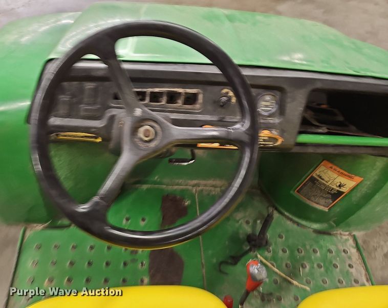 image for item NT9755 2001 John Deere Gator 4x2  utility vehicle