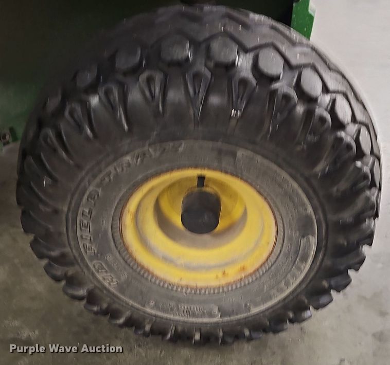 image for item NT9755 2001 John Deere Gator 4x2  utility vehicle