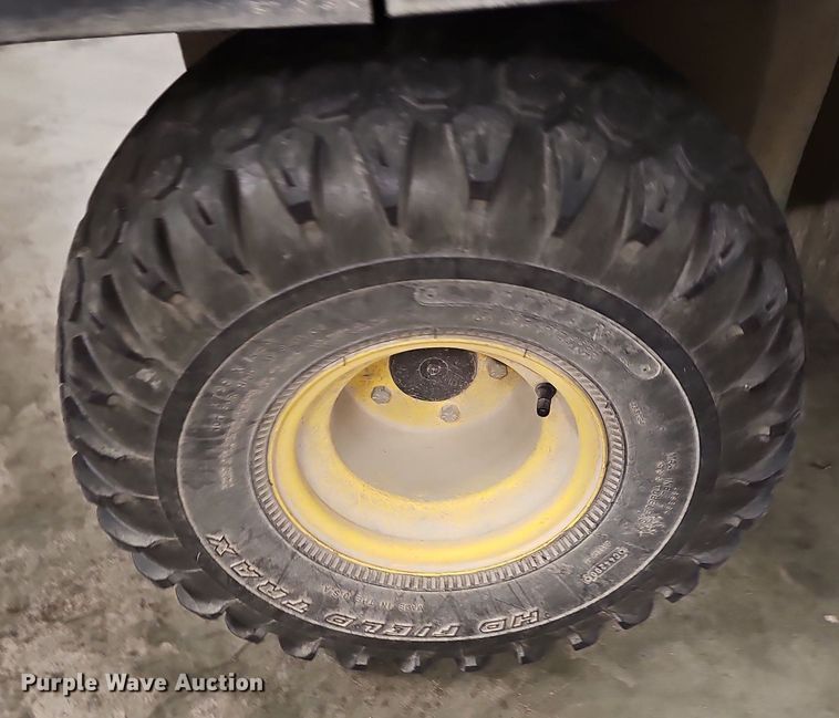 image for item NT9755 2001 John Deere Gator 4x2  utility vehicle