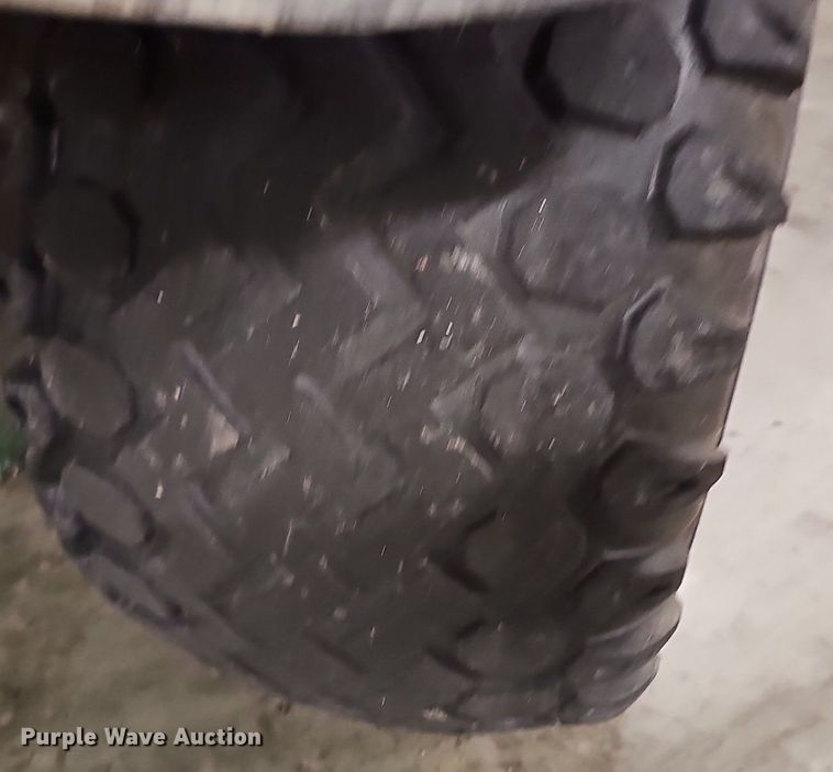 image for item NT9755 2001 John Deere Gator 4x2  utility vehicle