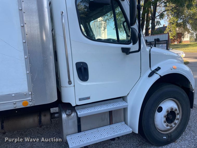 image for item NX9921 2004 Freightliner Business Class M2  box truck