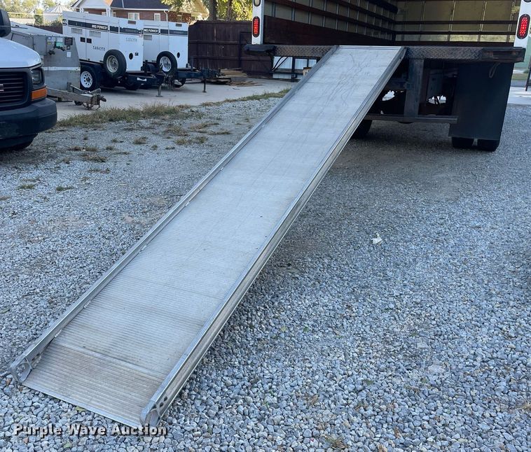 image for item NX9921 2004 Freightliner Business Class M2  box truck