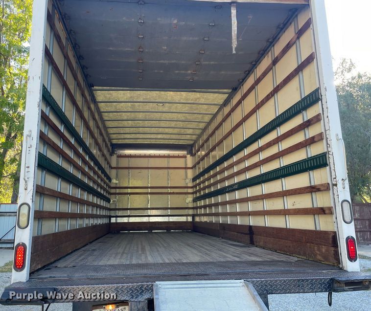 image for item NX9921 2004 Freightliner Business Class M2  box truck