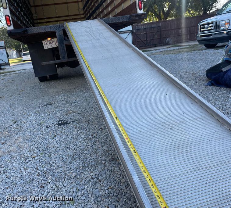 image for item NX9921 2004 Freightliner Business Class M2  box truck