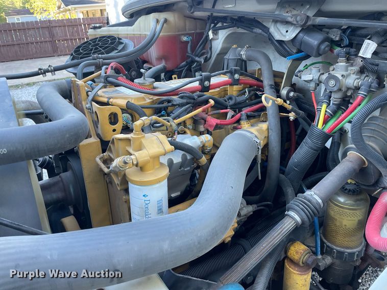 image for item NX9921 2004 Freightliner Business Class M2  box truck