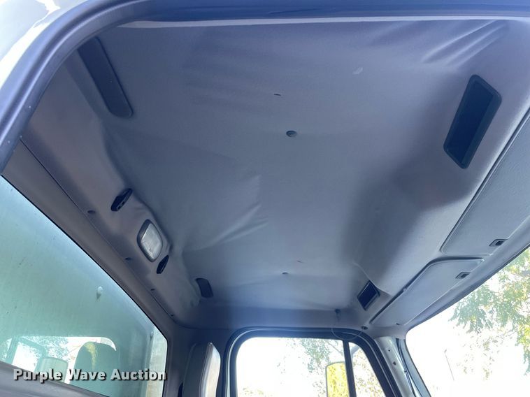 image for item NX9921 2004 Freightliner Business Class M2  box truck