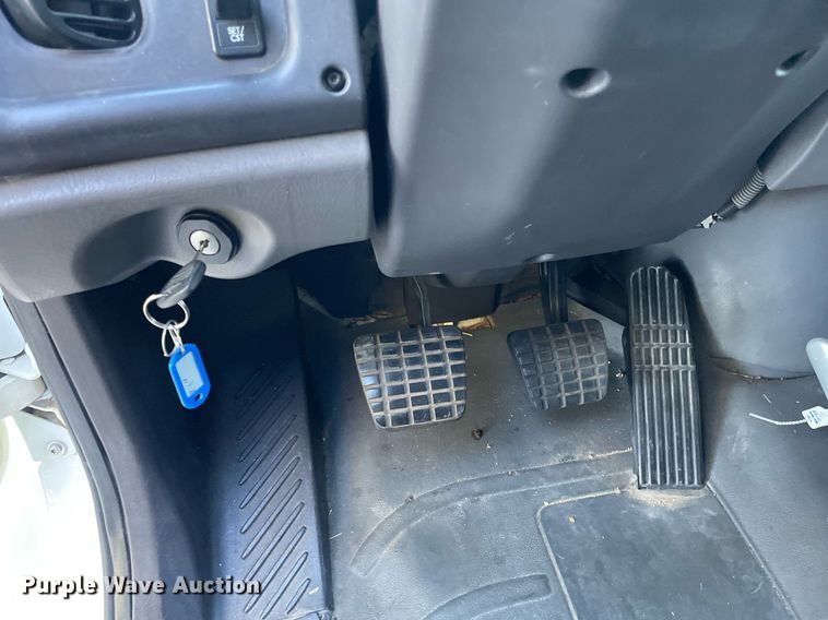 image for item NX9921 2004 Freightliner Business Class M2  box truck