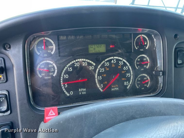 image for item NX9921 2004 Freightliner Business Class M2  box truck