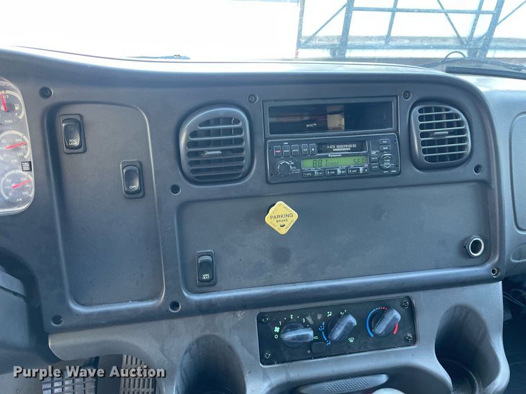 image for item NX9921 2004 Freightliner Business Class M2  box truck