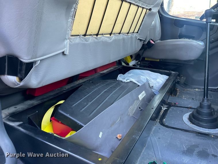 image for item NX9921 2004 Freightliner Business Class M2  box truck