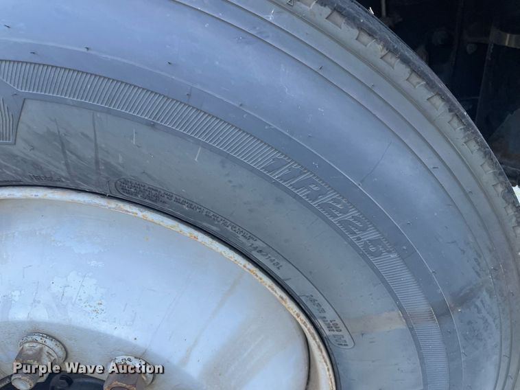 image for item NX9921 2004 Freightliner Business Class M2  box truck