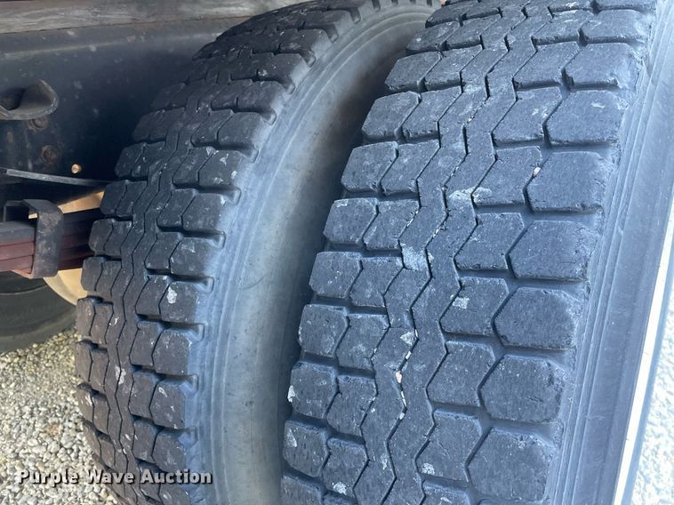 image for item NX9921 2004 Freightliner Business Class M2  box truck