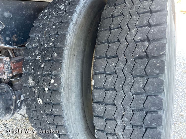 image for item NX9921 2004 Freightliner Business Class M2  box truck