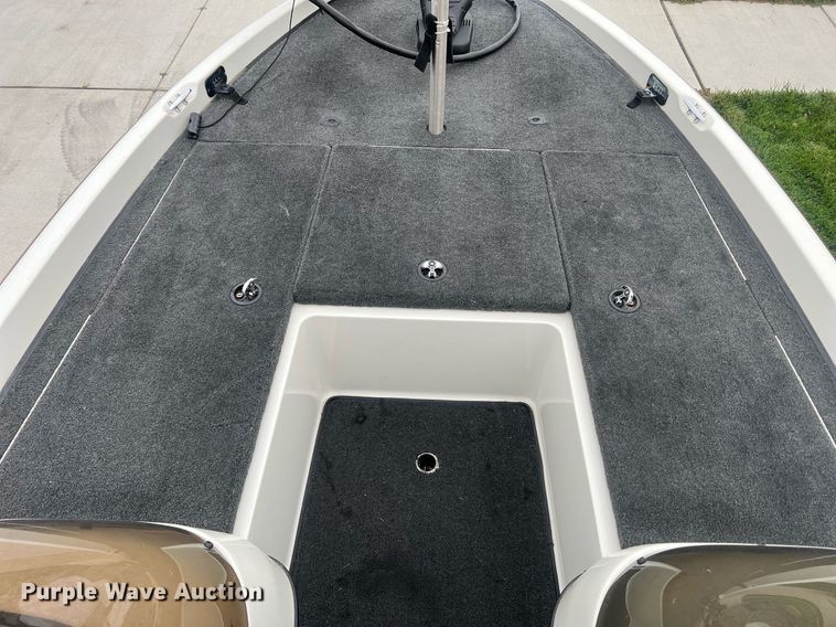 image for item OA9010 2004 Ranger 205VS  boat