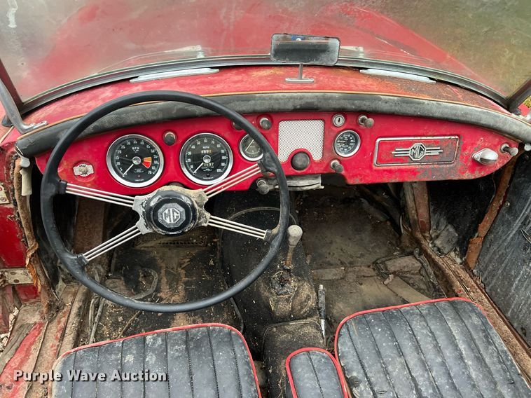 image for item OA9043 MGA 1600  convertible