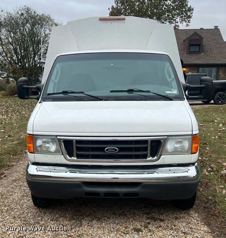 image for item OA9053 2006 Ford E450 Super Duty  utility van
