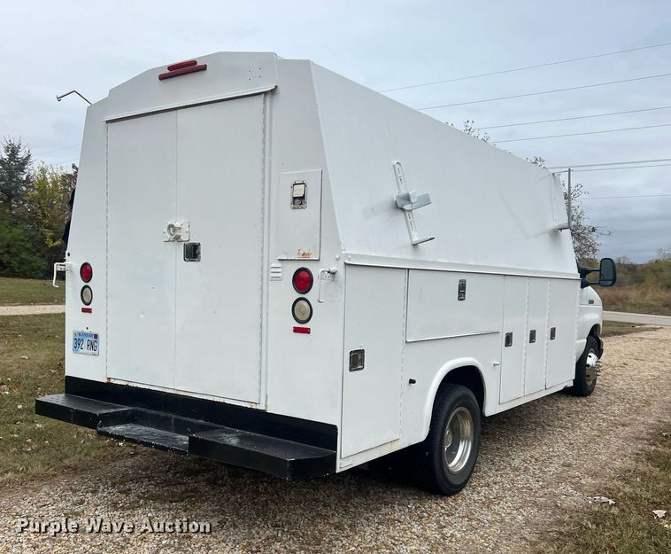 image for item OA9053 2006 Ford E450 Super Duty  utility van