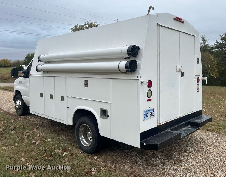 image for item OA9053 2006 Ford E450 Super Duty  utility van