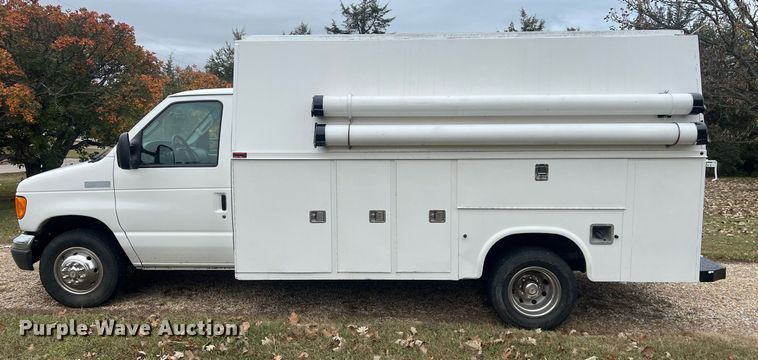 image for item OA9053 2006 Ford E450 Super Duty  utility van