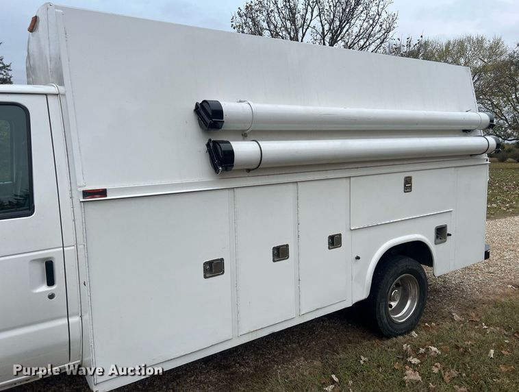 image for item OA9053 2006 Ford E450 Super Duty  utility van