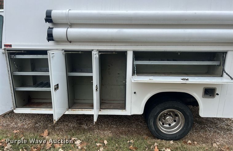 image for item OA9053 2006 Ford E450 Super Duty  utility van