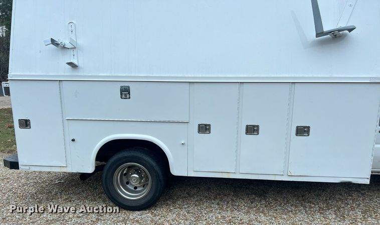 image for item OA9053 2006 Ford E450 Super Duty  utility van