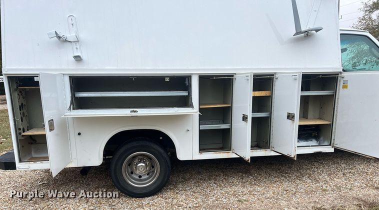 image for item OA9053 2006 Ford E450 Super Duty  utility van