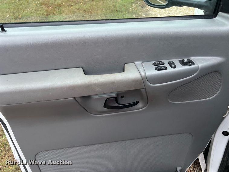 image for item OA9053 2006 Ford E450 Super Duty  utility van