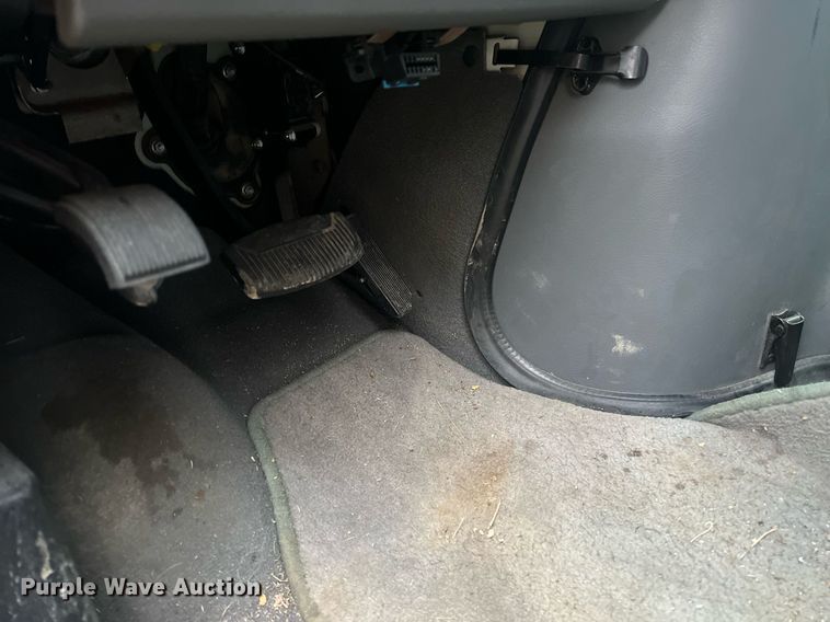 image for item OA9053 2006 Ford E450 Super Duty  utility van