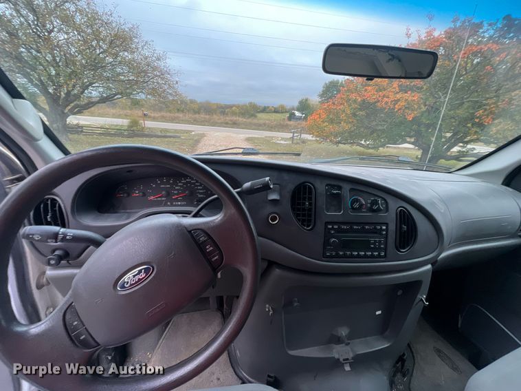 image for item OA9053 2006 Ford E450 Super Duty  utility van