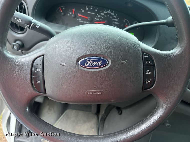 image for item OA9053 2006 Ford E450 Super Duty  utility van