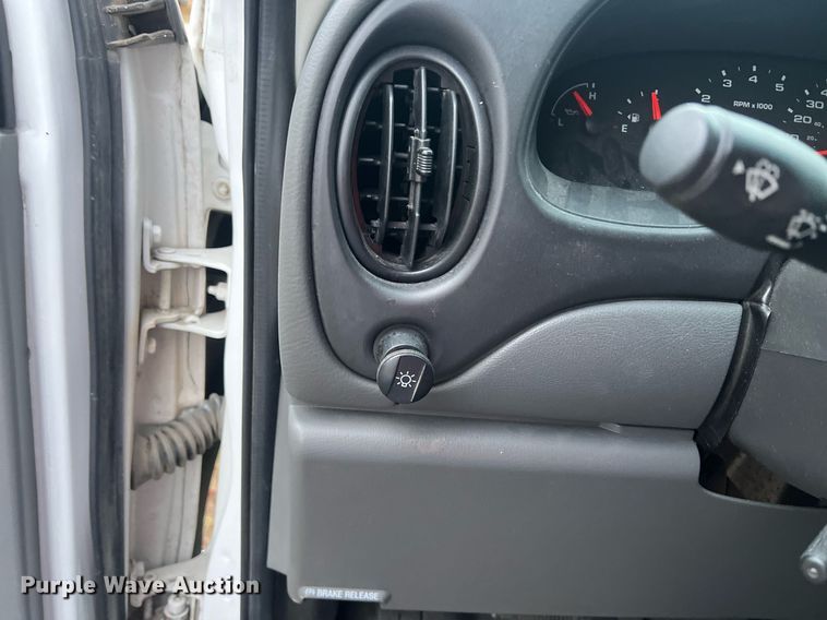 image for item OA9053 2006 Ford E450 Super Duty  utility van