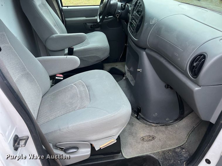 image for item OA9053 2006 Ford E450 Super Duty  utility van
