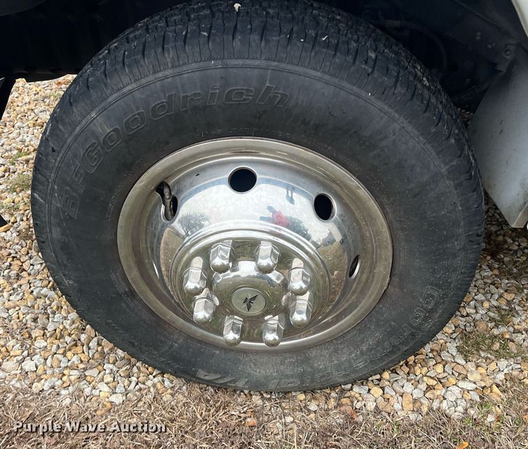 image for item OA9053 2006 Ford E450 Super Duty  utility van