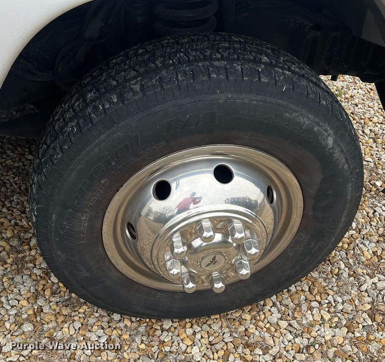 image for item OA9053 2006 Ford E450 Super Duty  utility van