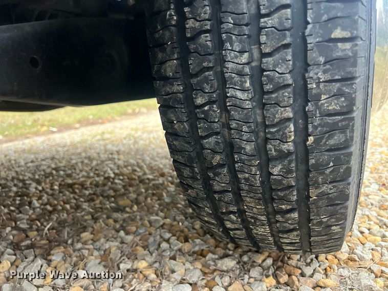 image for item OA9053 2006 Ford E450 Super Duty  utility van