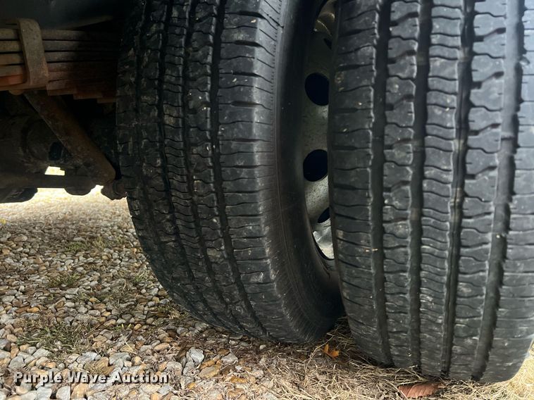 image for item OA9053 2006 Ford E450 Super Duty  utility van