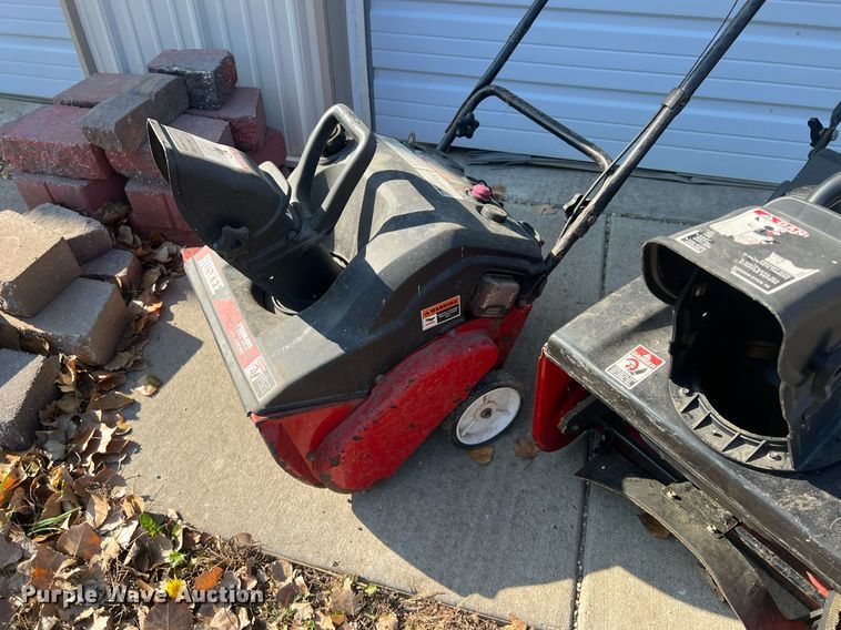 image for item OA9123 (4) snow blowers