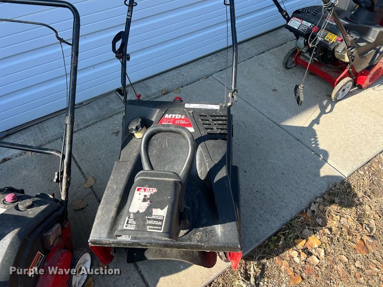 image for item OA9123 (4) snow blowers