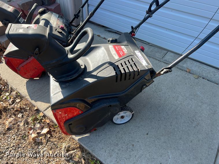 image for item OA9123 (4) snow blowers