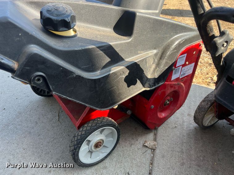 image for item OA9123 (4) snow blowers