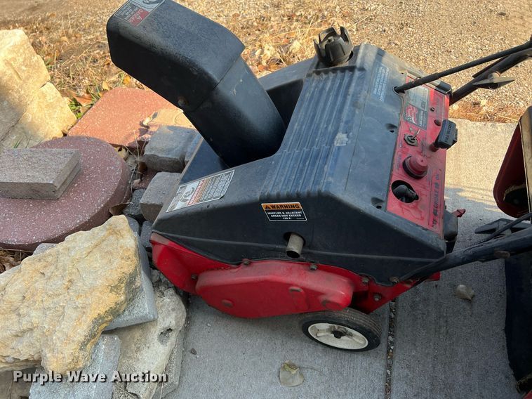 image for item OA9123 (4) snow blowers