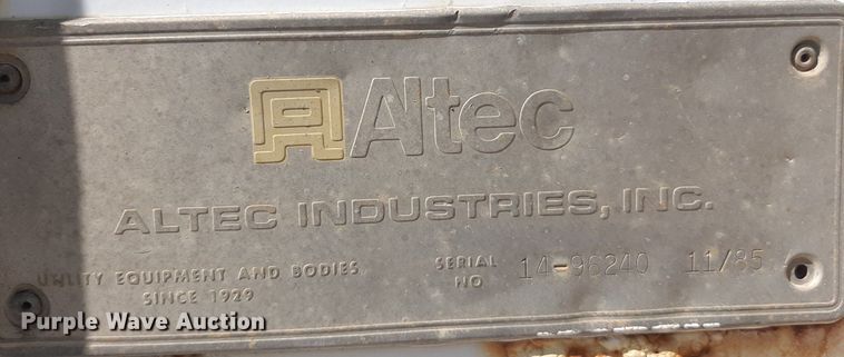 image for item OF9438 1995 Altec  pole trailer