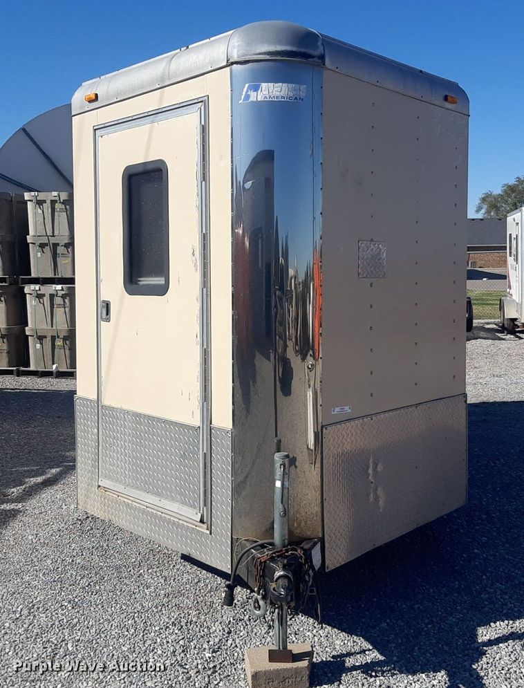 image for item OF9590 2001 Pace VC718TA2  enclosed cargo trailer