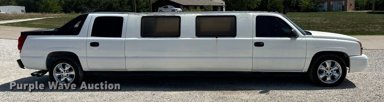 image for item OK9771 2003 Chevrolet Avalanche  limousine