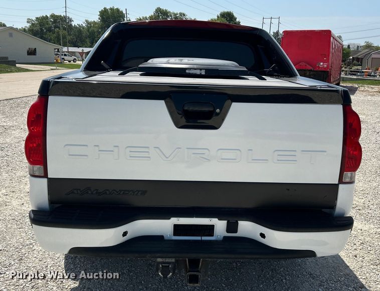 image for item OK9771 2003 Chevrolet Avalanche  limousine
