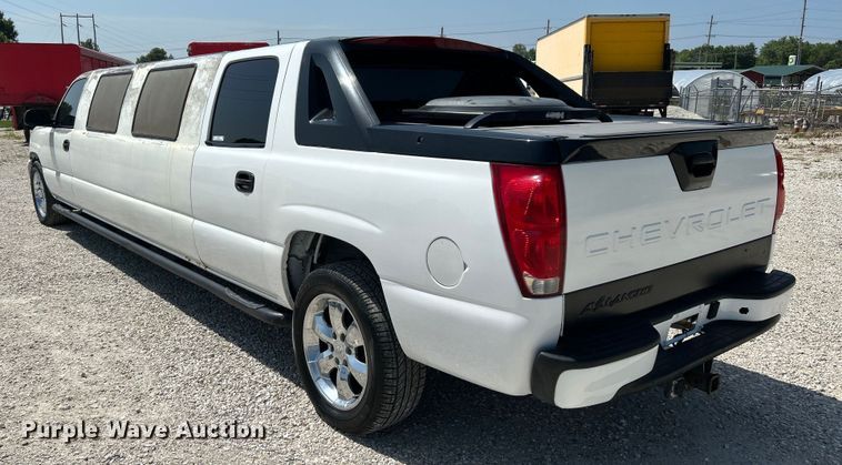 image for item OK9771 2003 Chevrolet Avalanche  limousine